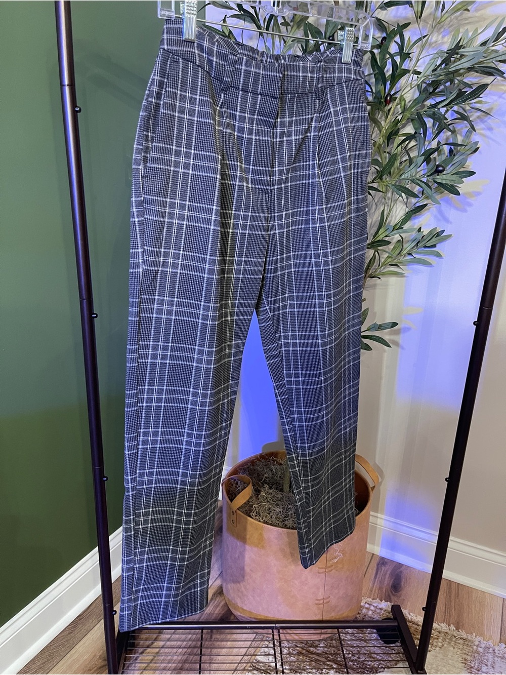 Old Navy Gray Plaid Women’s Trousers